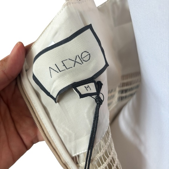 Alexis Dress Women's Size Medium Marilia Lace Pattern NWT - Picture 14 of 14